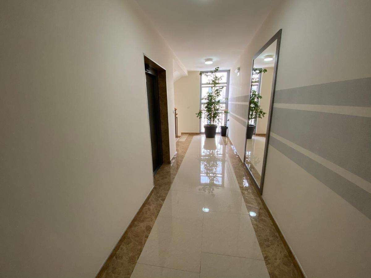 Fanky City Apartments พอดโกริกา ภายนอก รูปภาพ