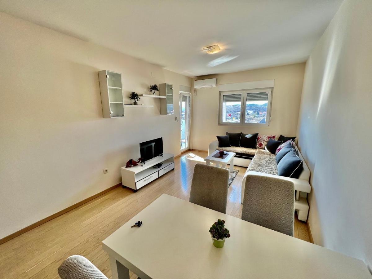 Fanky City Apartments พอดโกริกา ภายนอก รูปภาพ