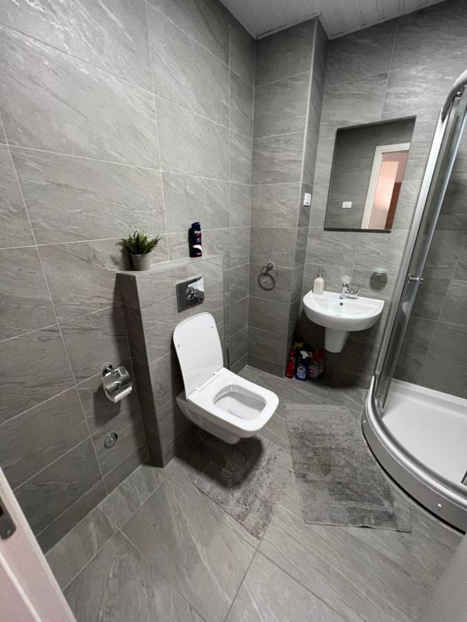 Fanky City Apartments พอดโกริกา ภายนอก รูปภาพ