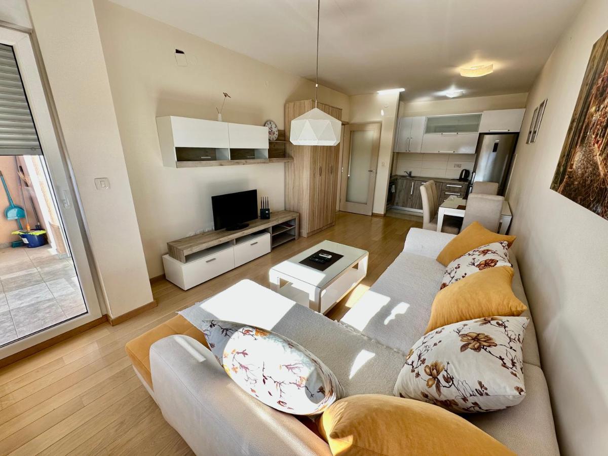 Fanky City Apartments พอดโกริกา ภายนอก รูปภาพ