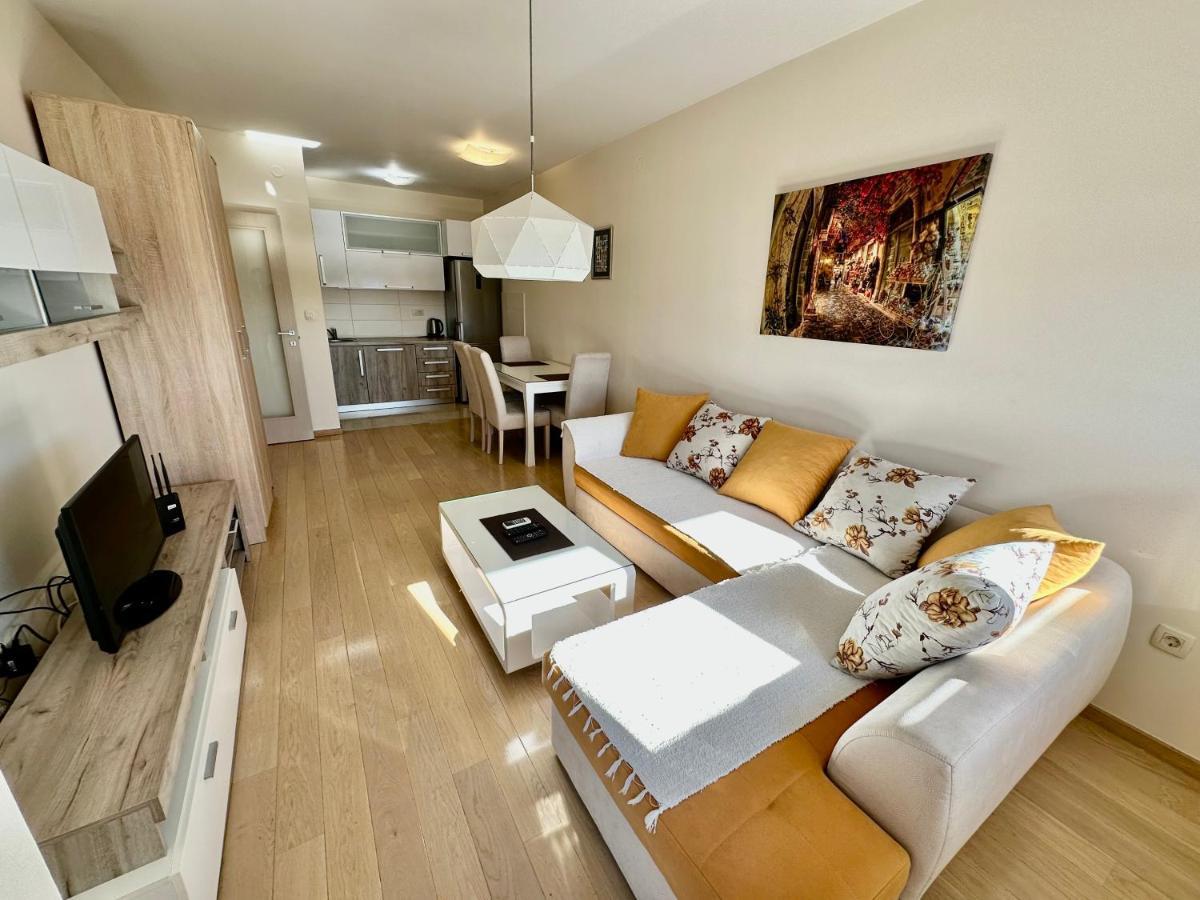 Fanky City Apartments พอดโกริกา ภายนอก รูปภาพ